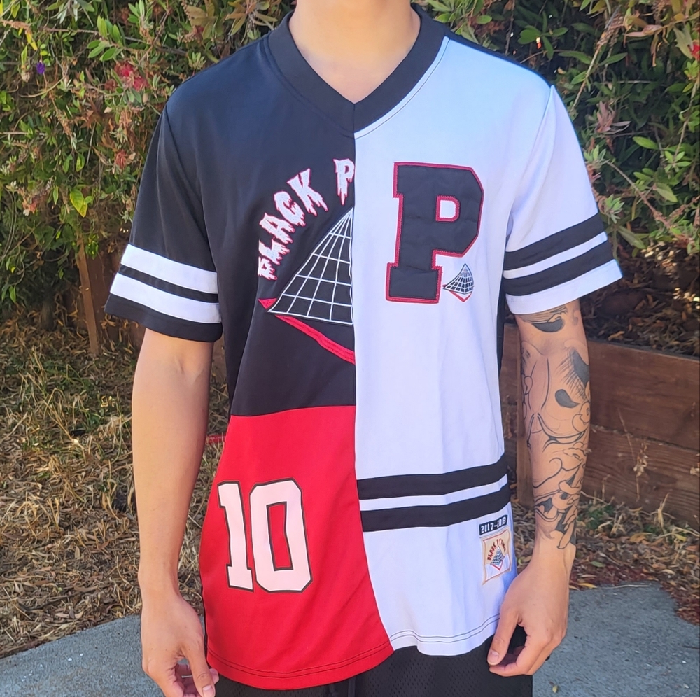 Black Pyramid men's t